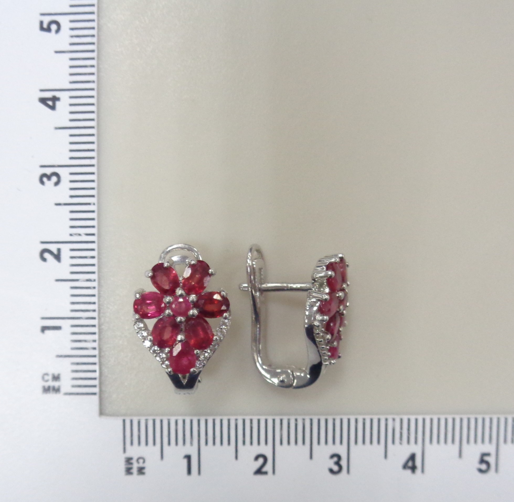 Серебряные серьги с рубинами "Цветы"